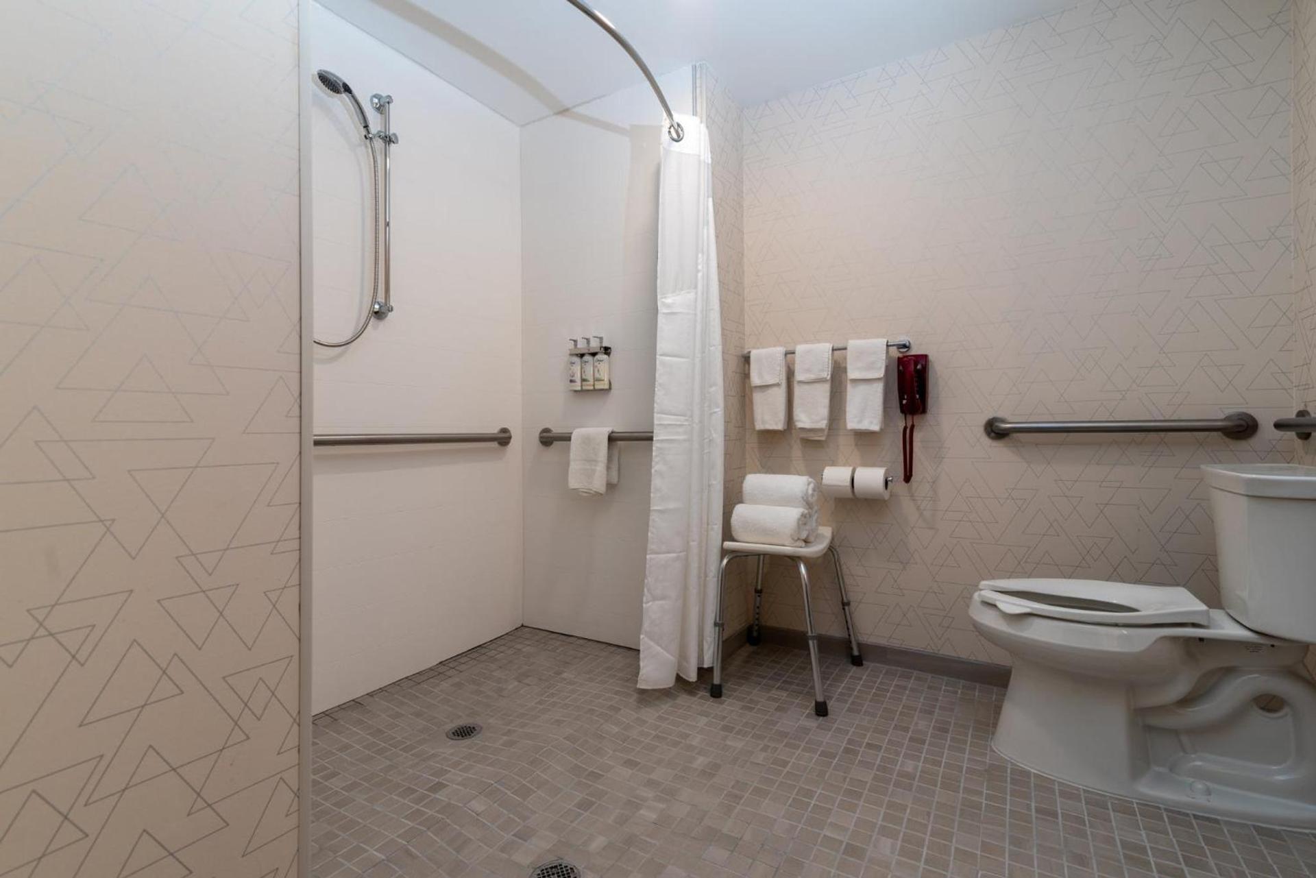 Holiday Inn Express Hotel & Suites Hampton South-Seabrook by IHG photo 37
