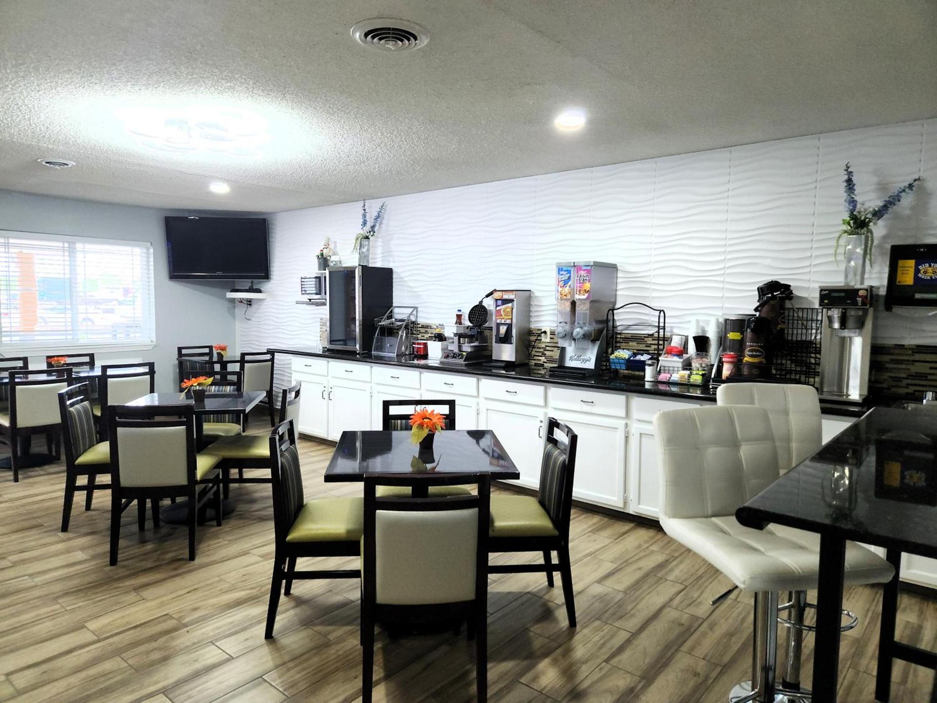 Express Inn Parsons photo 7