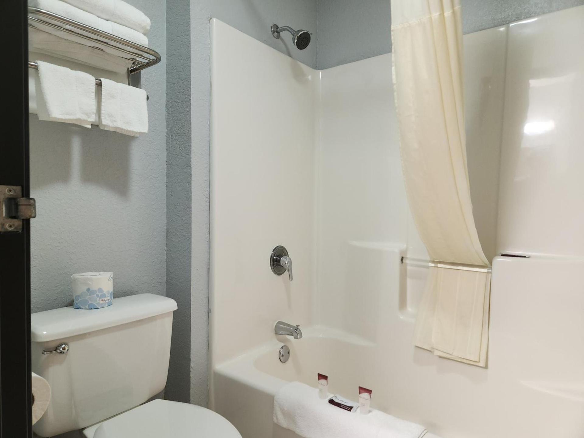 Express Inn Parsons photo 19