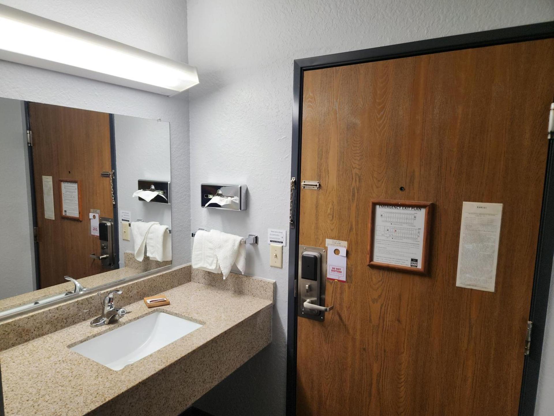 Express Inn Parsons photo 20