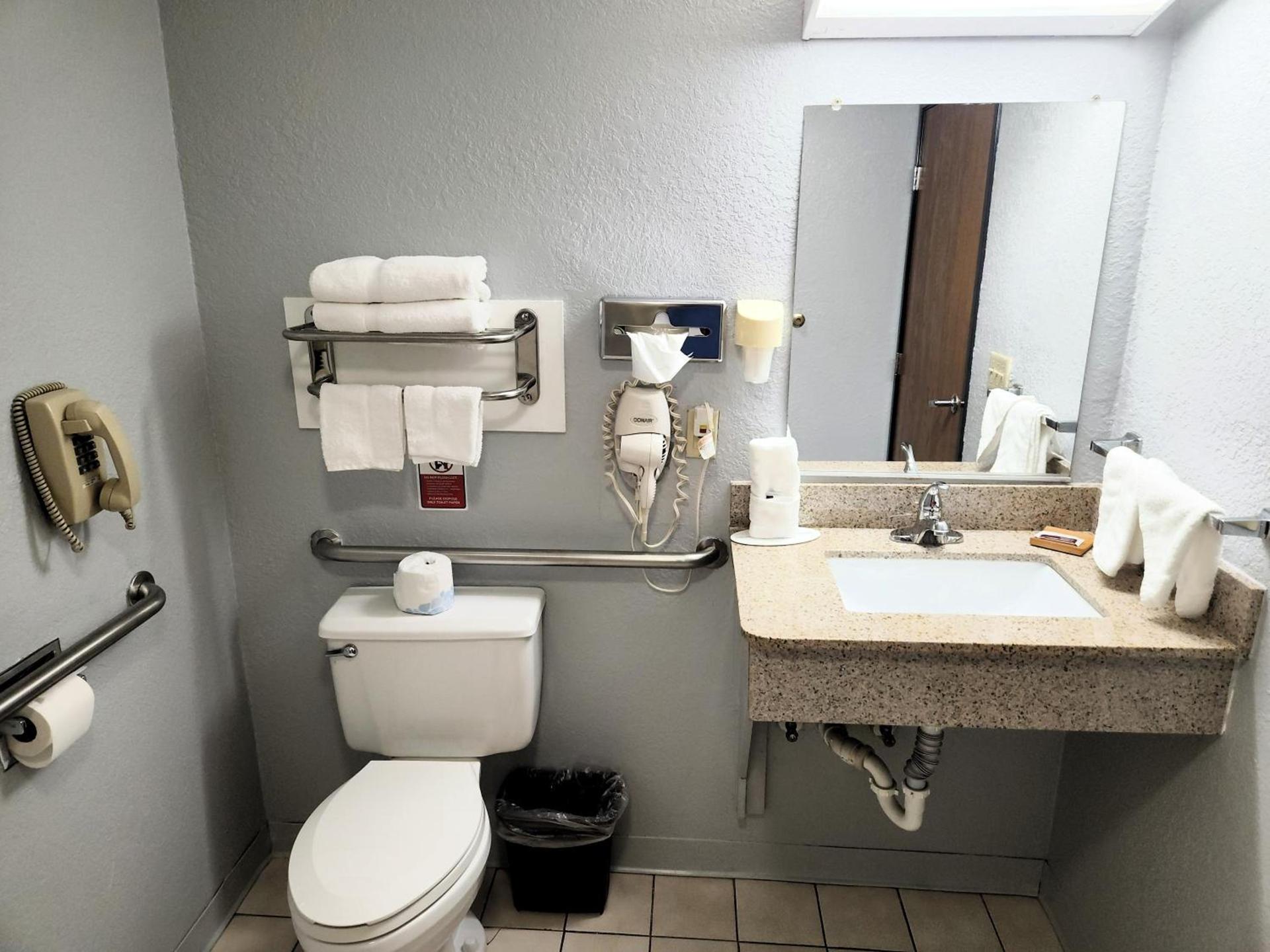 Express Inn Parsons photo 22