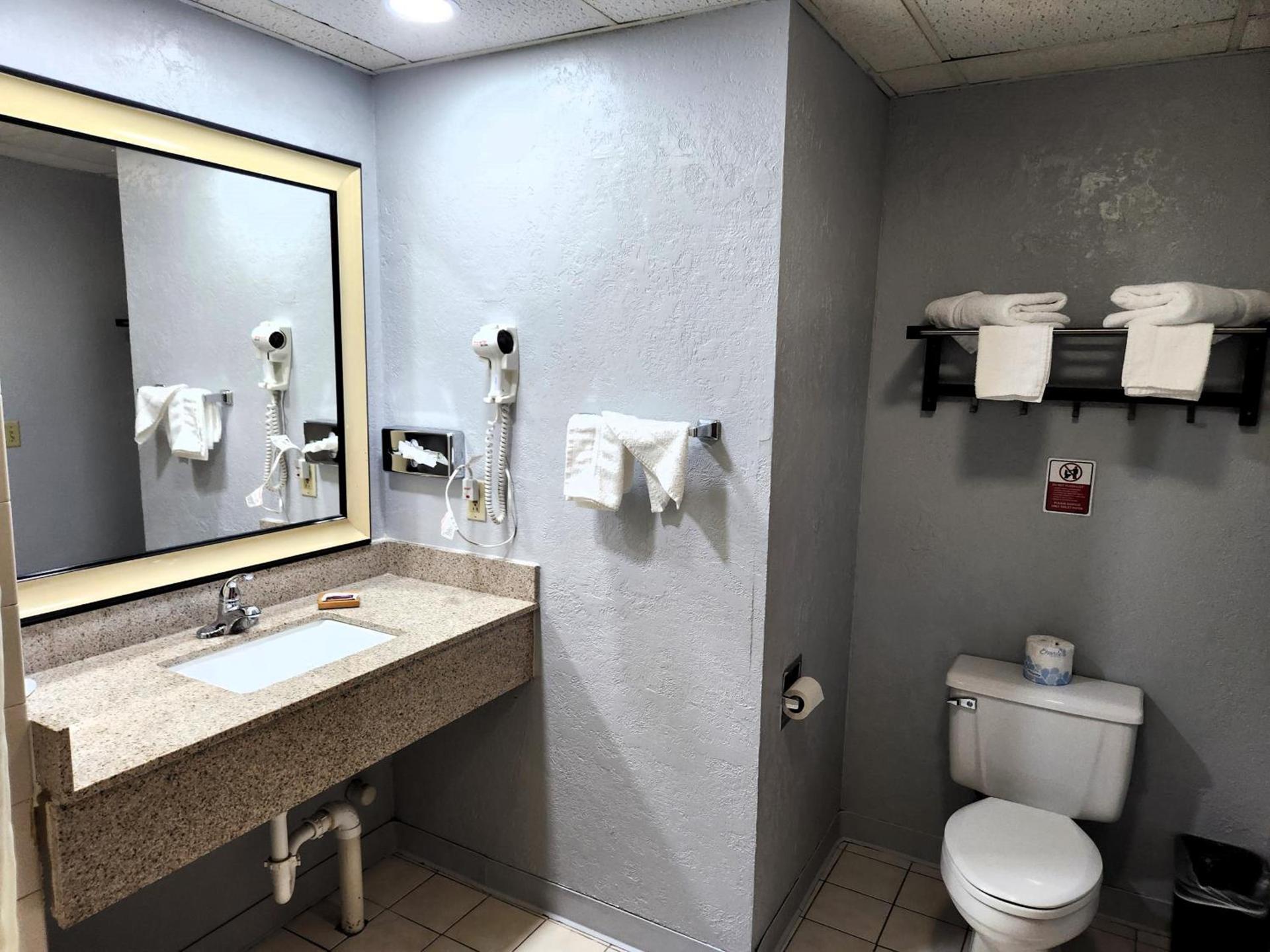 Express Inn Parsons photo 30