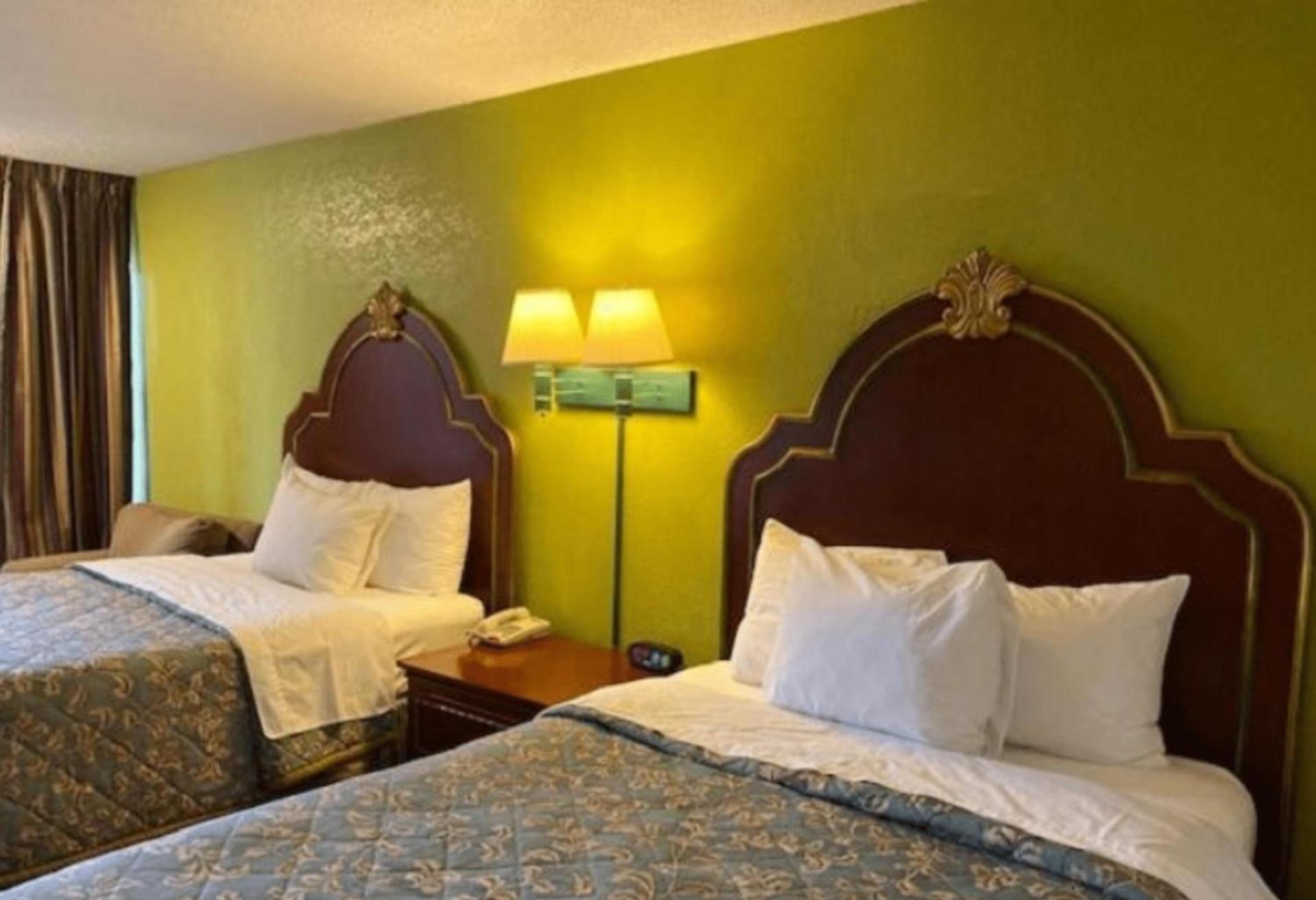 Travelodge by Wyndham Sellersburg photo 27