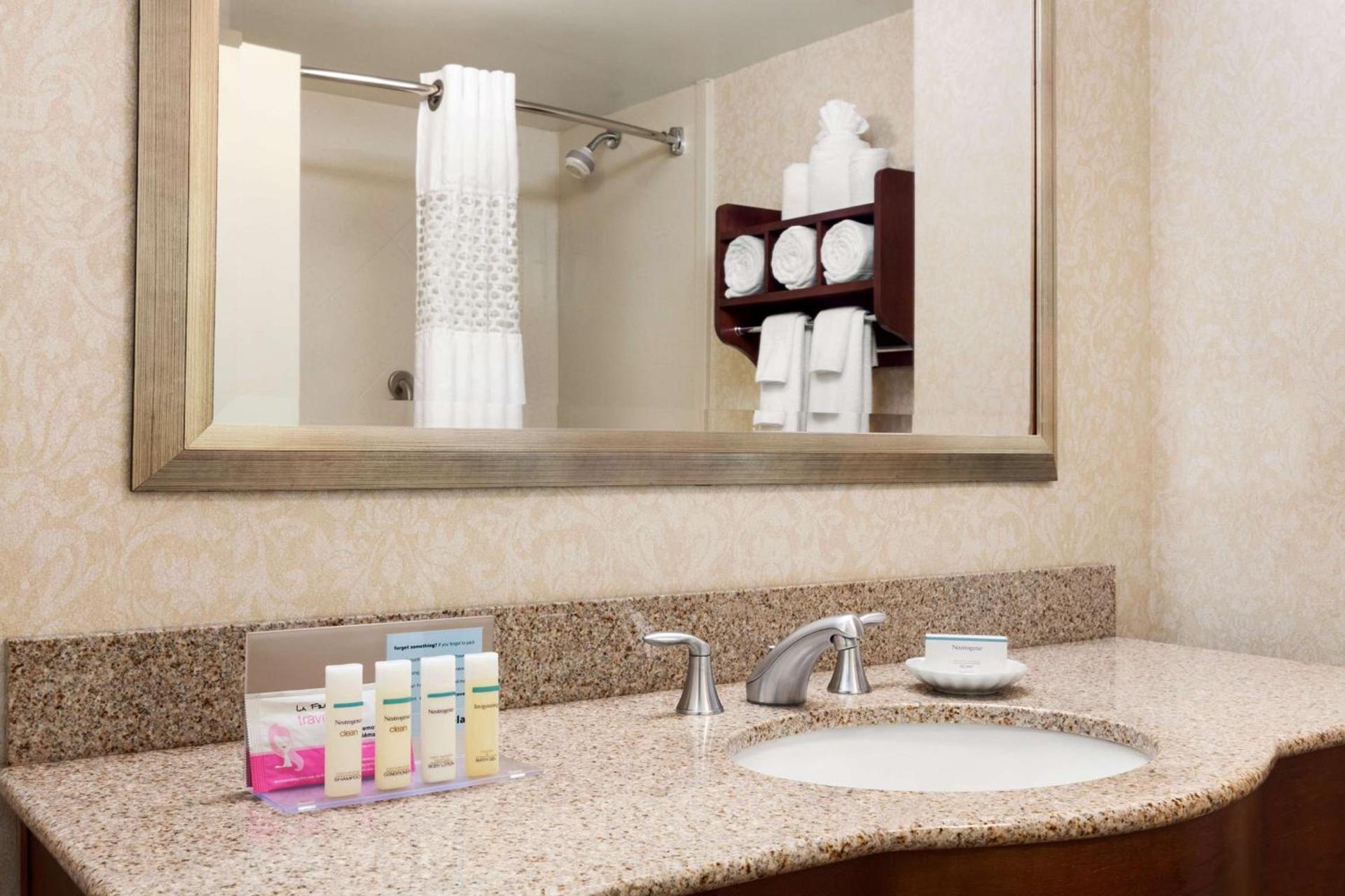 Hampton Inn Warrenton, Va photo 34
