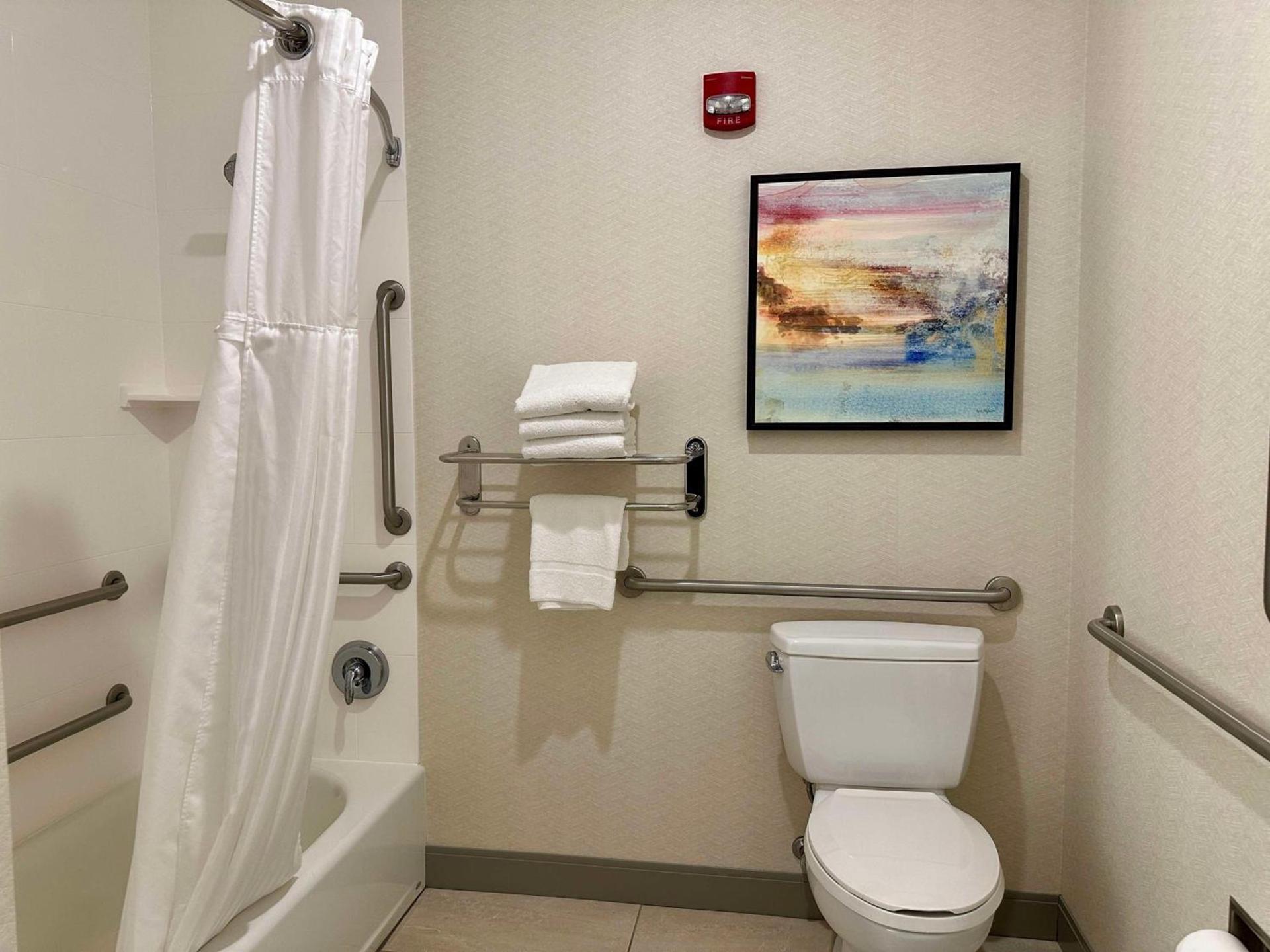 Hilton Garden Inn Oconomowoc photo 37
