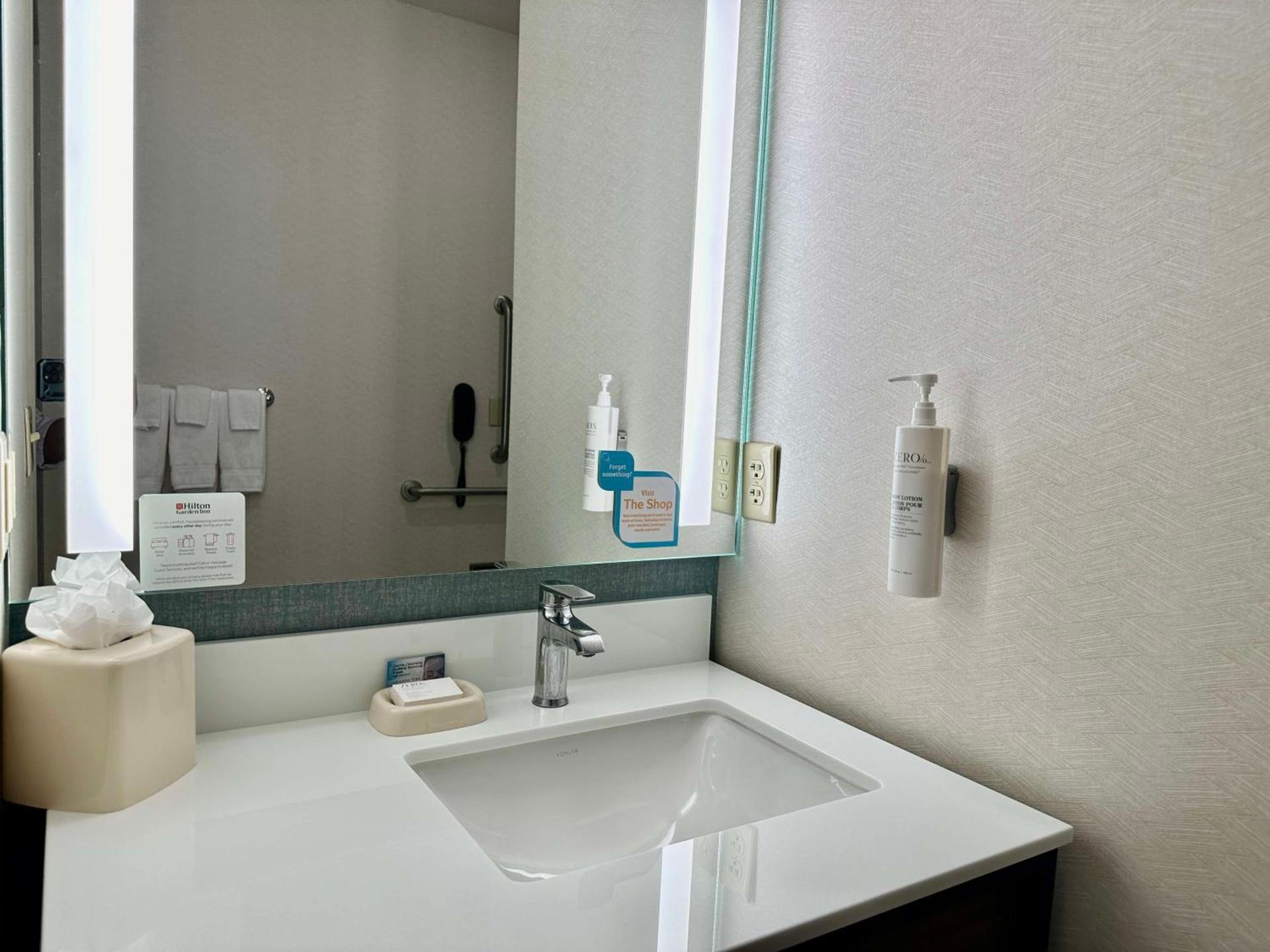 Hilton Garden Inn Oconomowoc photo 41