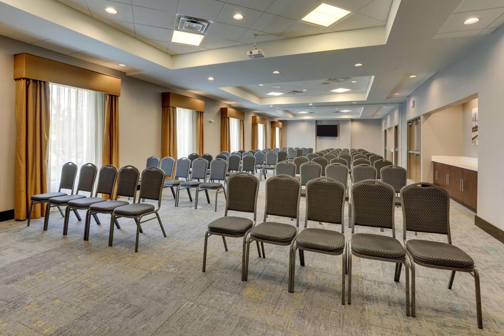 Hampton Inn and Suites Rome, GA photo 67