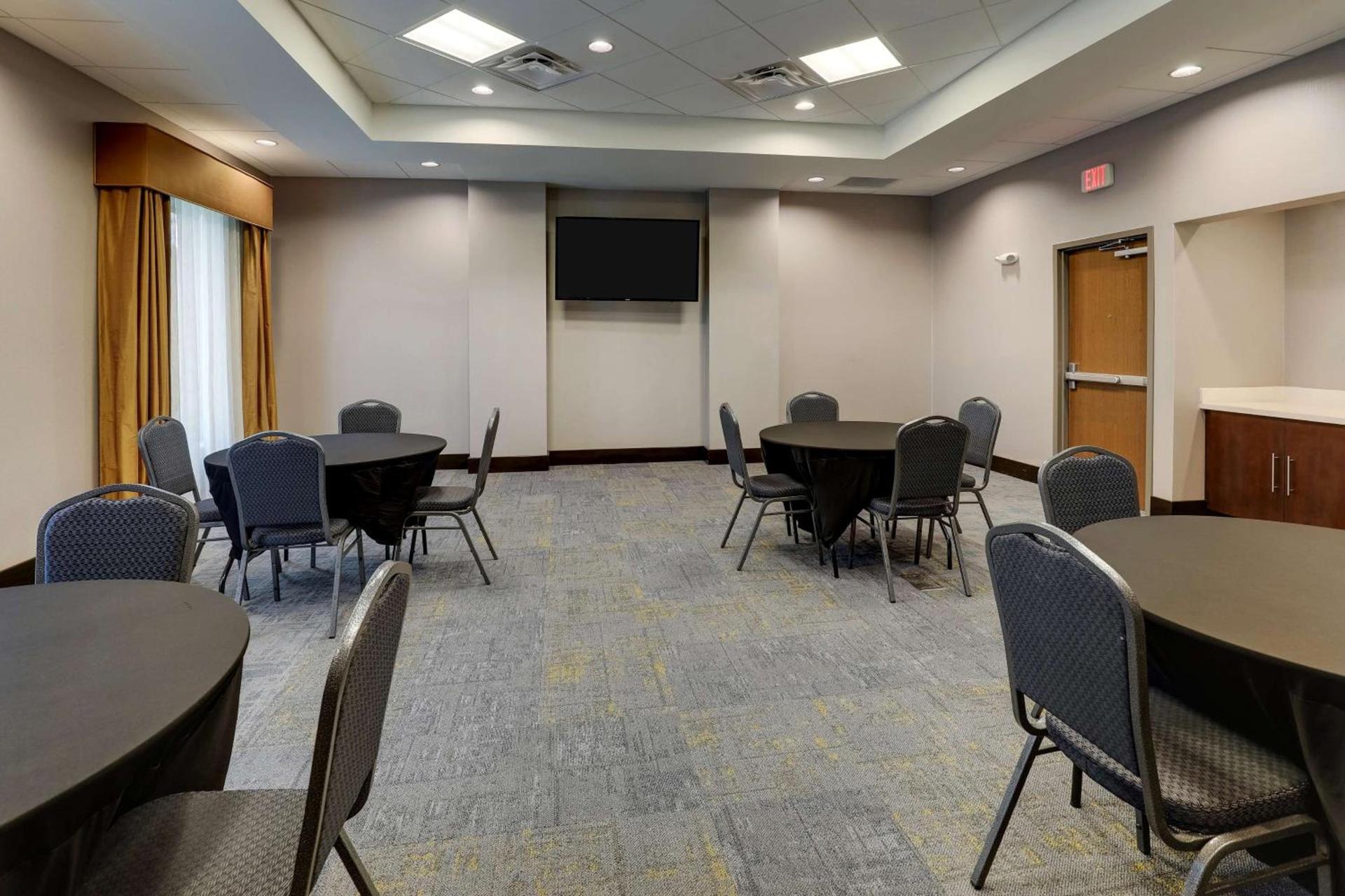 Hampton Inn and Suites Rome, GA photo 69