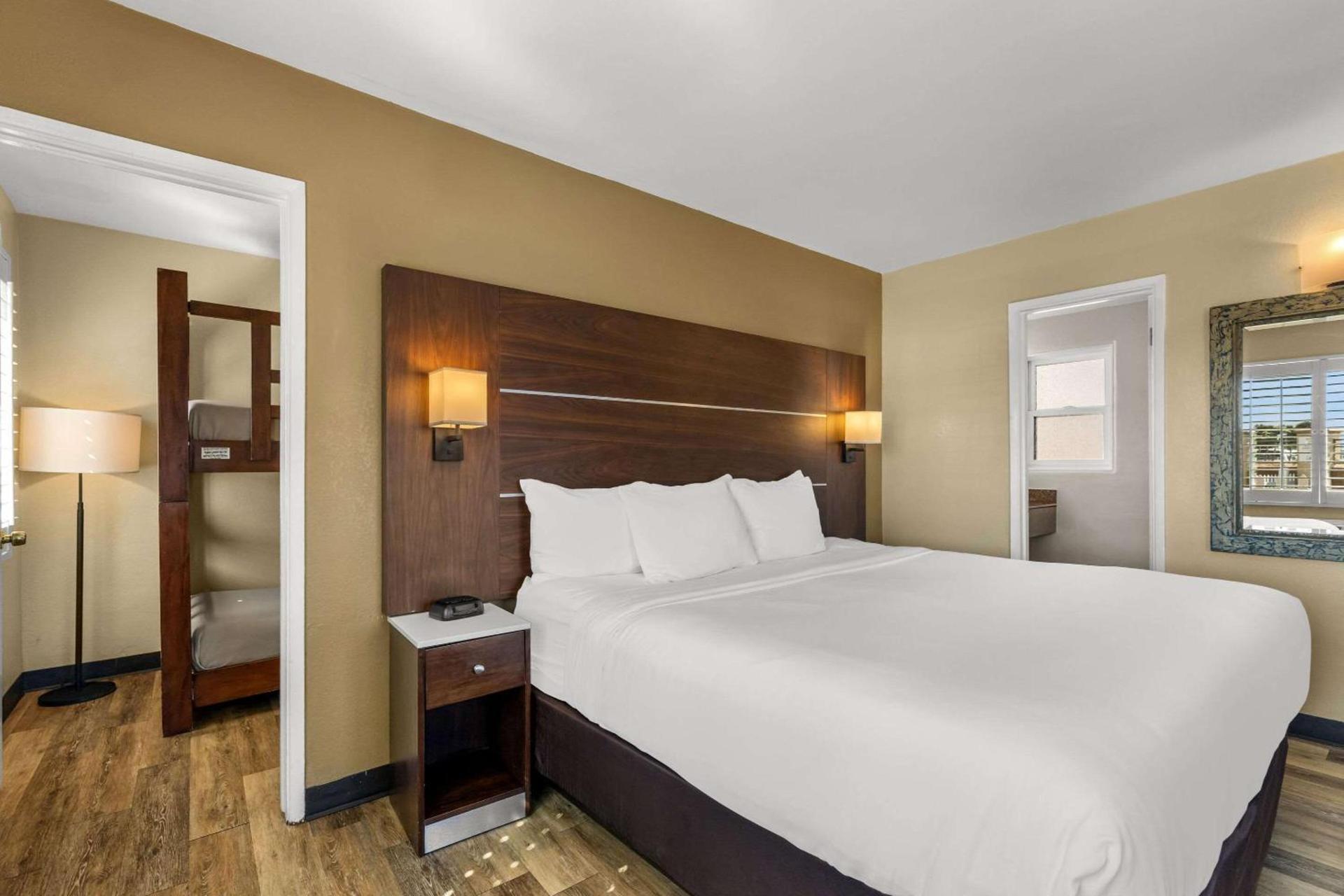 Comfort Inn San Diego Airport At The Harbor photo 31