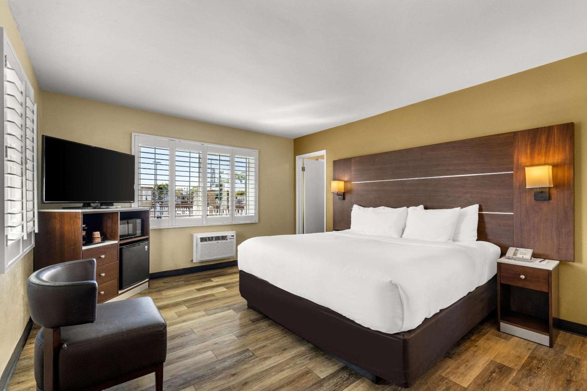 Comfort Inn San Diego Airport At The Harbor photo 30