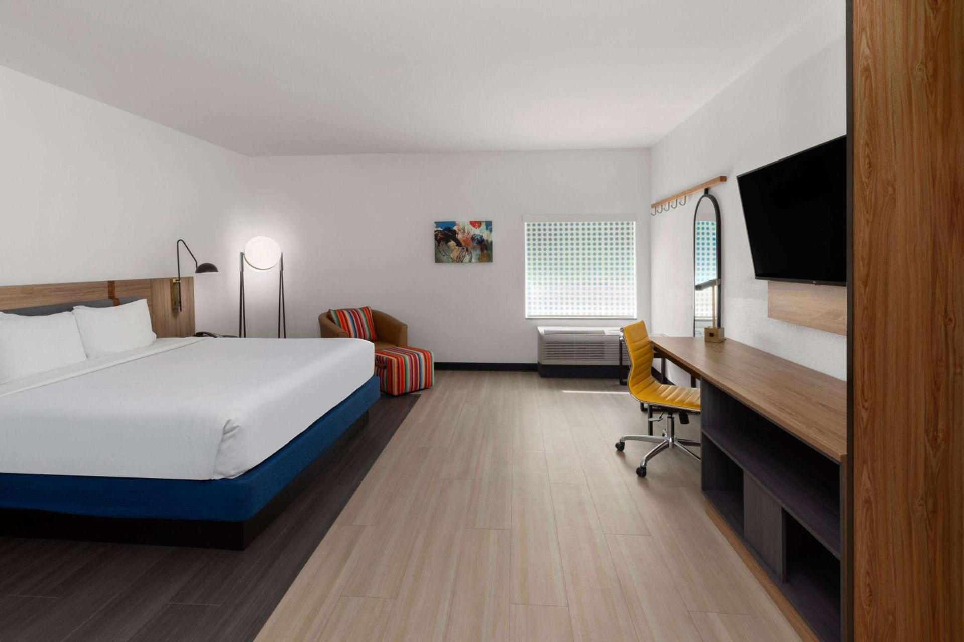 La Quinta Inn & Suites by Wyndham El Paso East Loop-375 photo 34