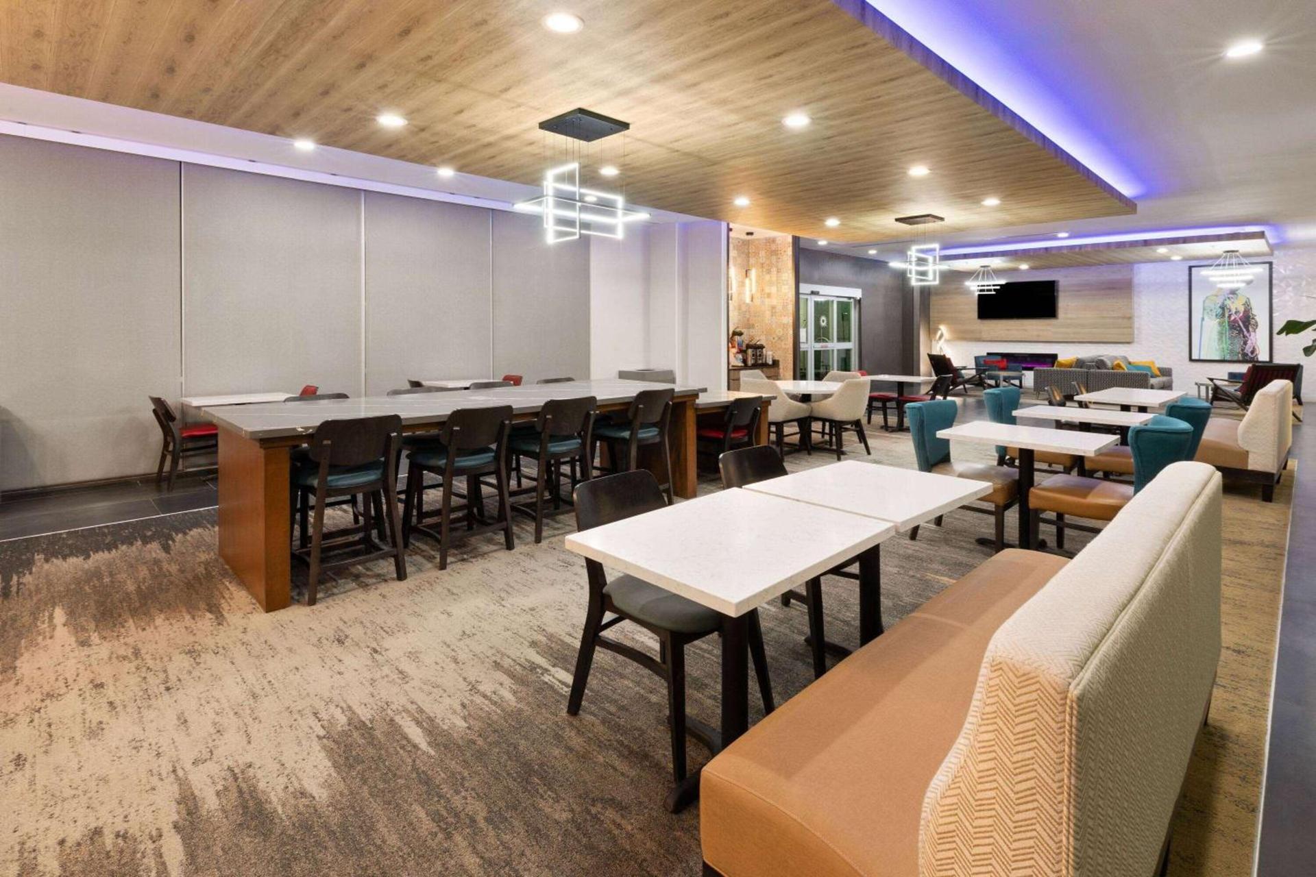 La Quinta Inn & Suites by Wyndham El Paso East Loop-375 photo 41