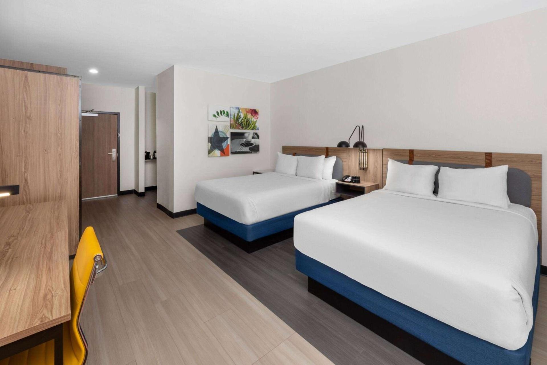 La Quinta Inn & Suites by Wyndham El Paso East Loop-375 photo 36
