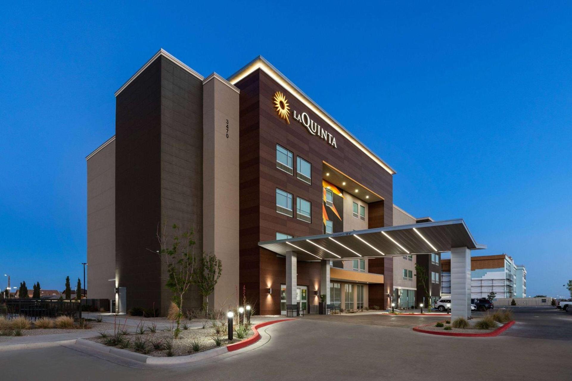 La Quinta Inn & Suites by Wyndham El Paso East Loop-375 photo 4