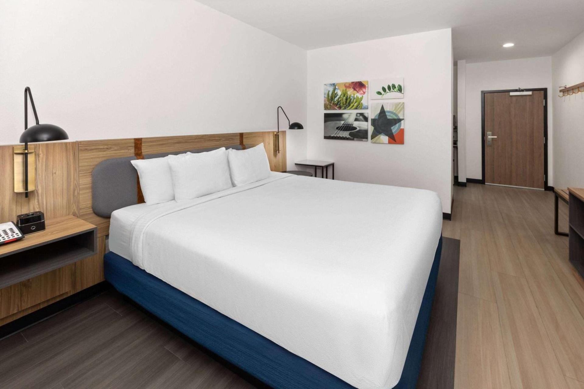 La Quinta Inn & Suites by Wyndham El Paso East Loop-375 photo 18