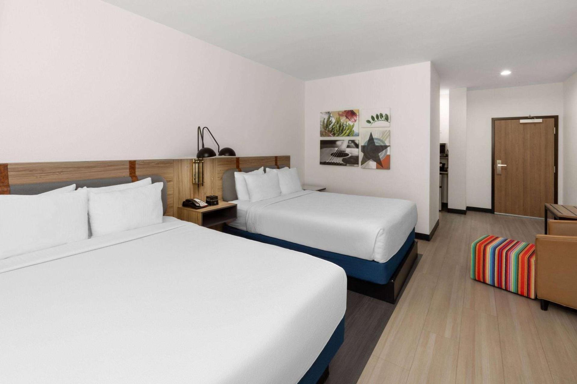 La Quinta Inn & Suites by Wyndham El Paso East Loop-375 photo 21