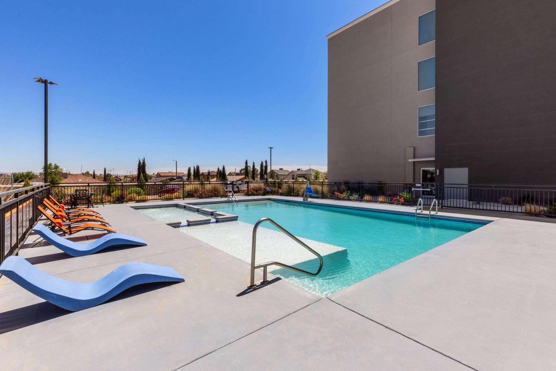 La Quinta Inn & Suites by Wyndham El Paso East Loop-375 photo 25