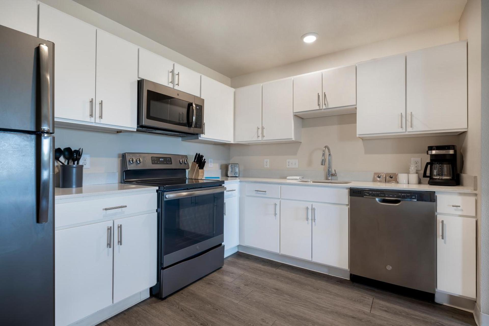 Soka Suites Dallas - Las Colinas photo 10