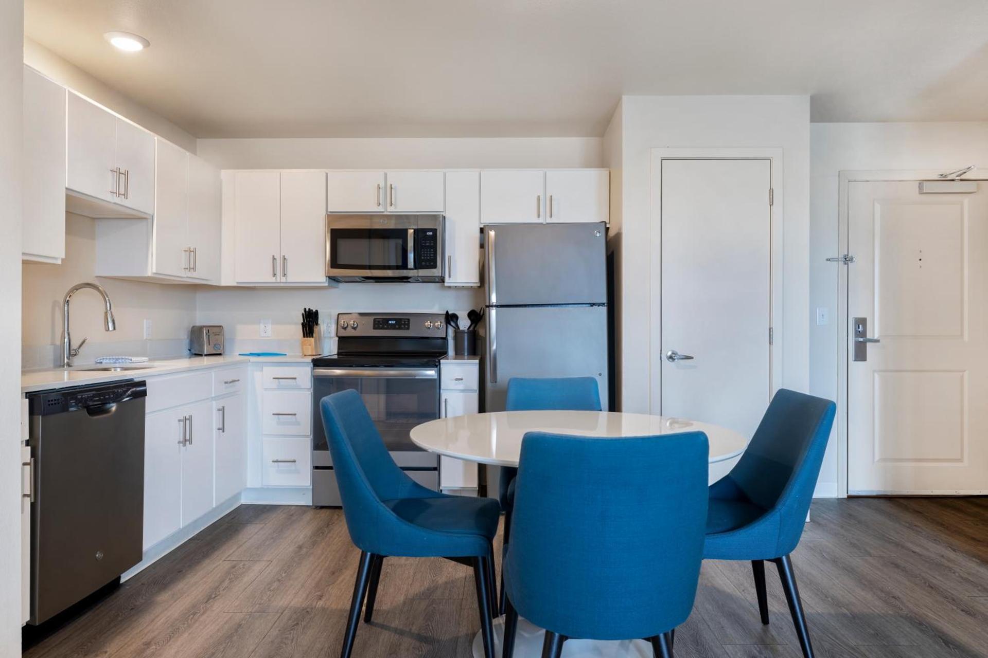 Soka Suites Dallas - Las Colinas photo 9