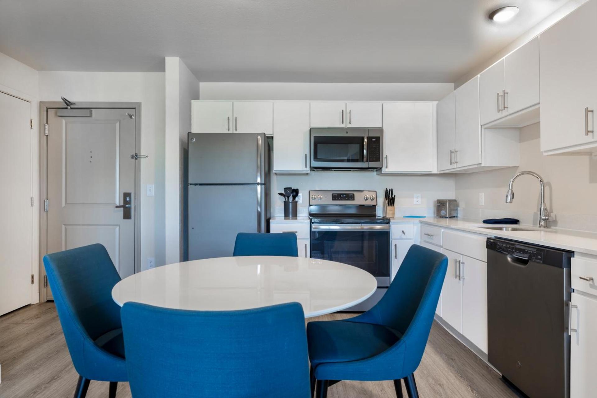 Soka Suites Dallas - Las Colinas photo 11