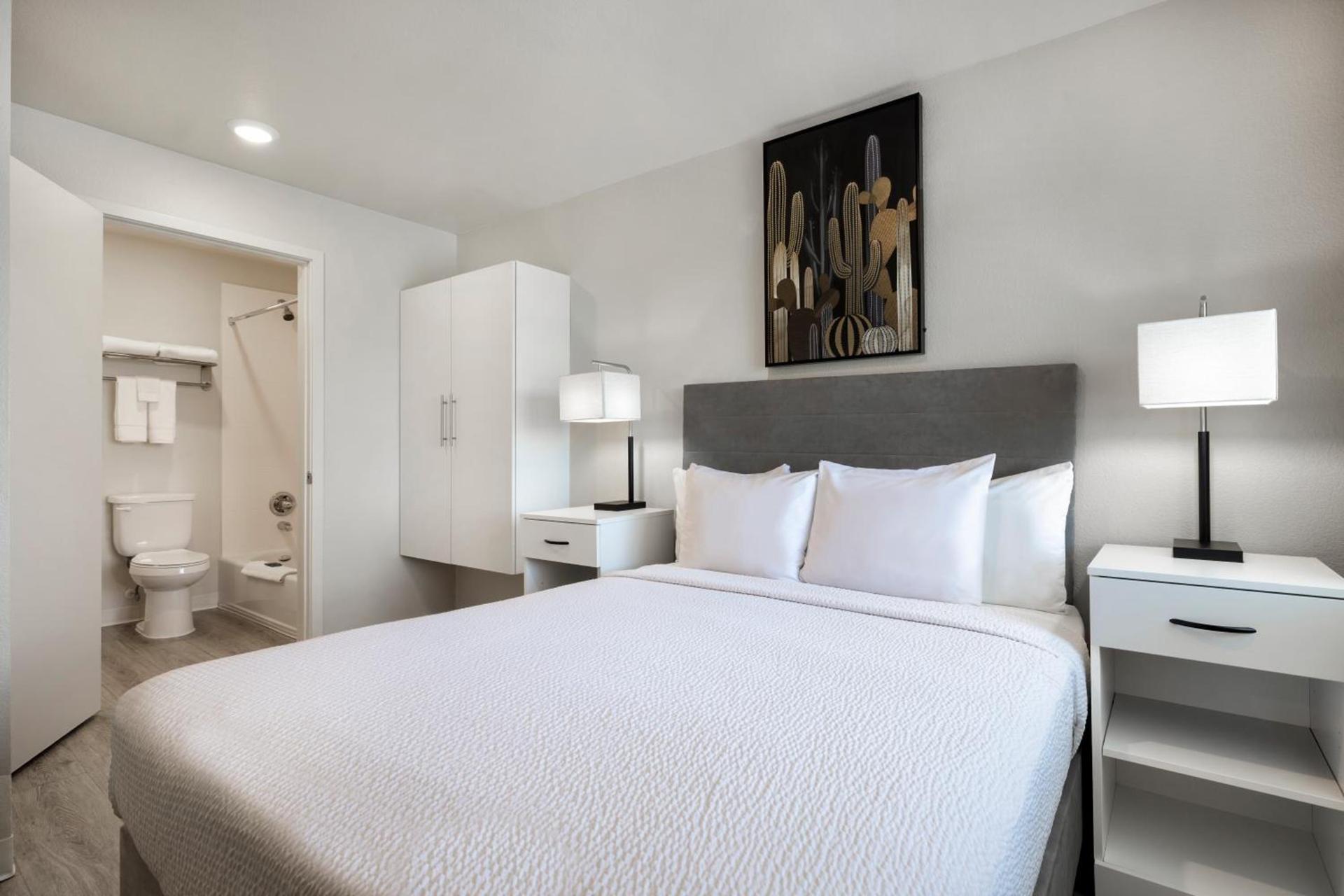 Soka Suites Dallas - Las Colinas photo 12