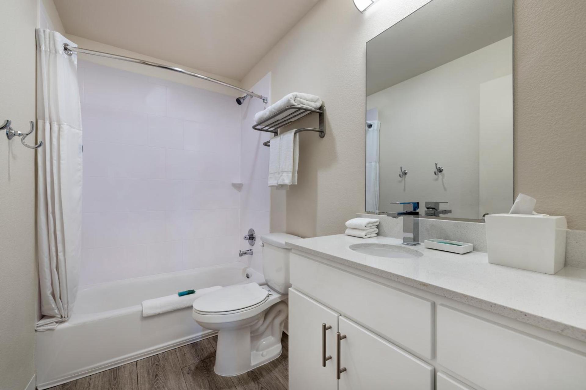 Soka Suites Dallas - Las Colinas photo 27