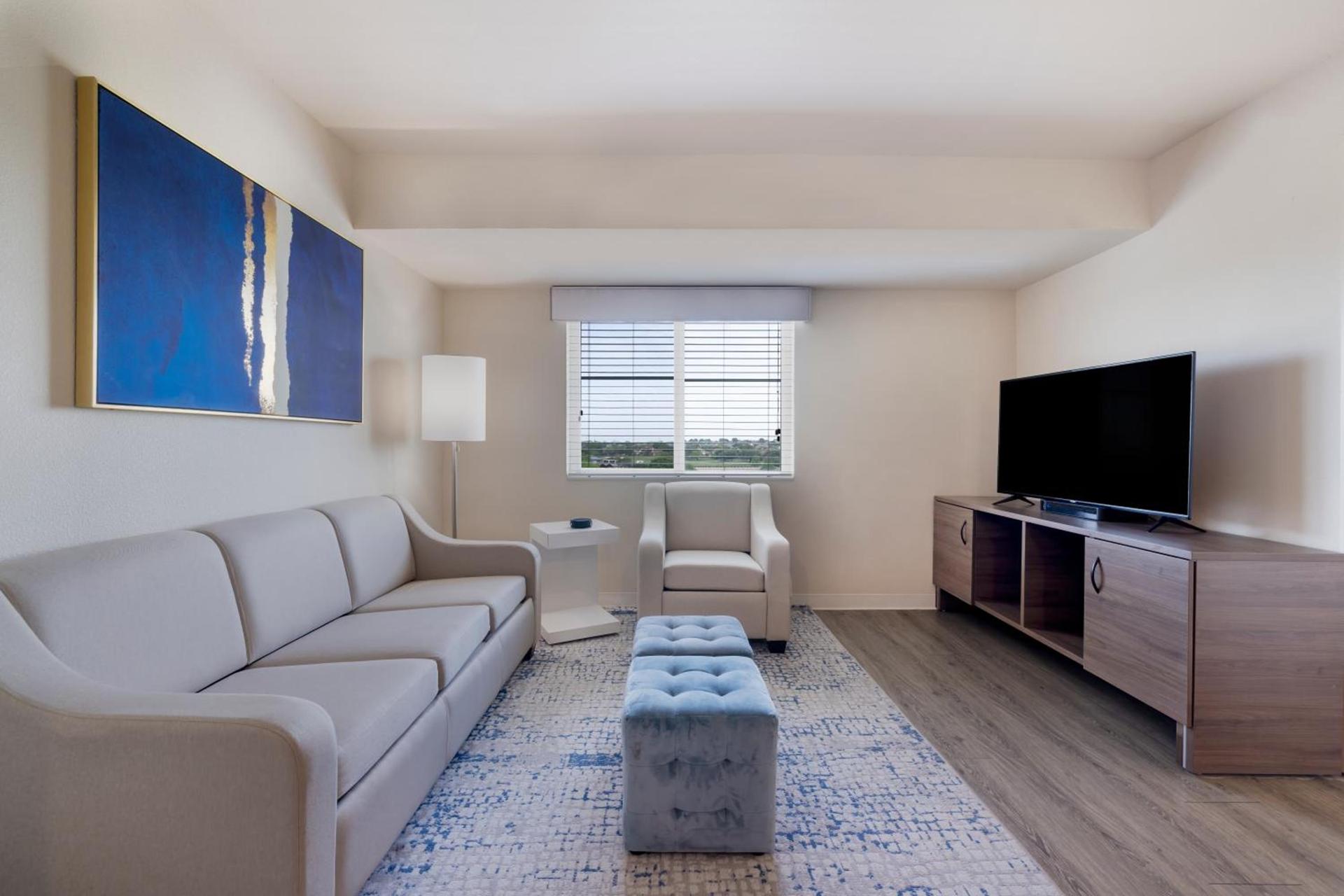Soka Suites Dallas - Las Colinas photo 24