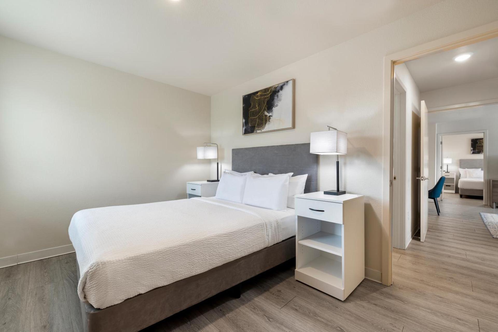 Soka Suites Dallas - Las Colinas photo 25