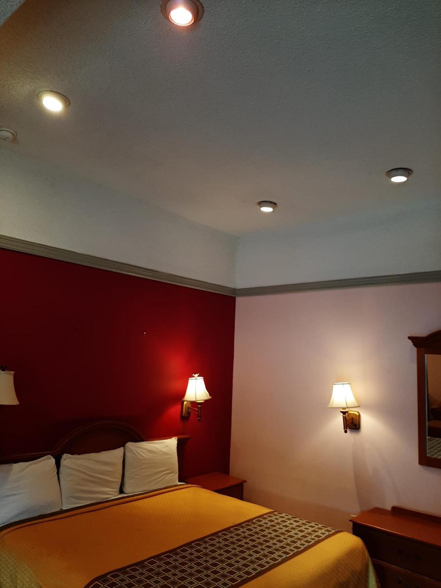 Travelers Lodge photo 20