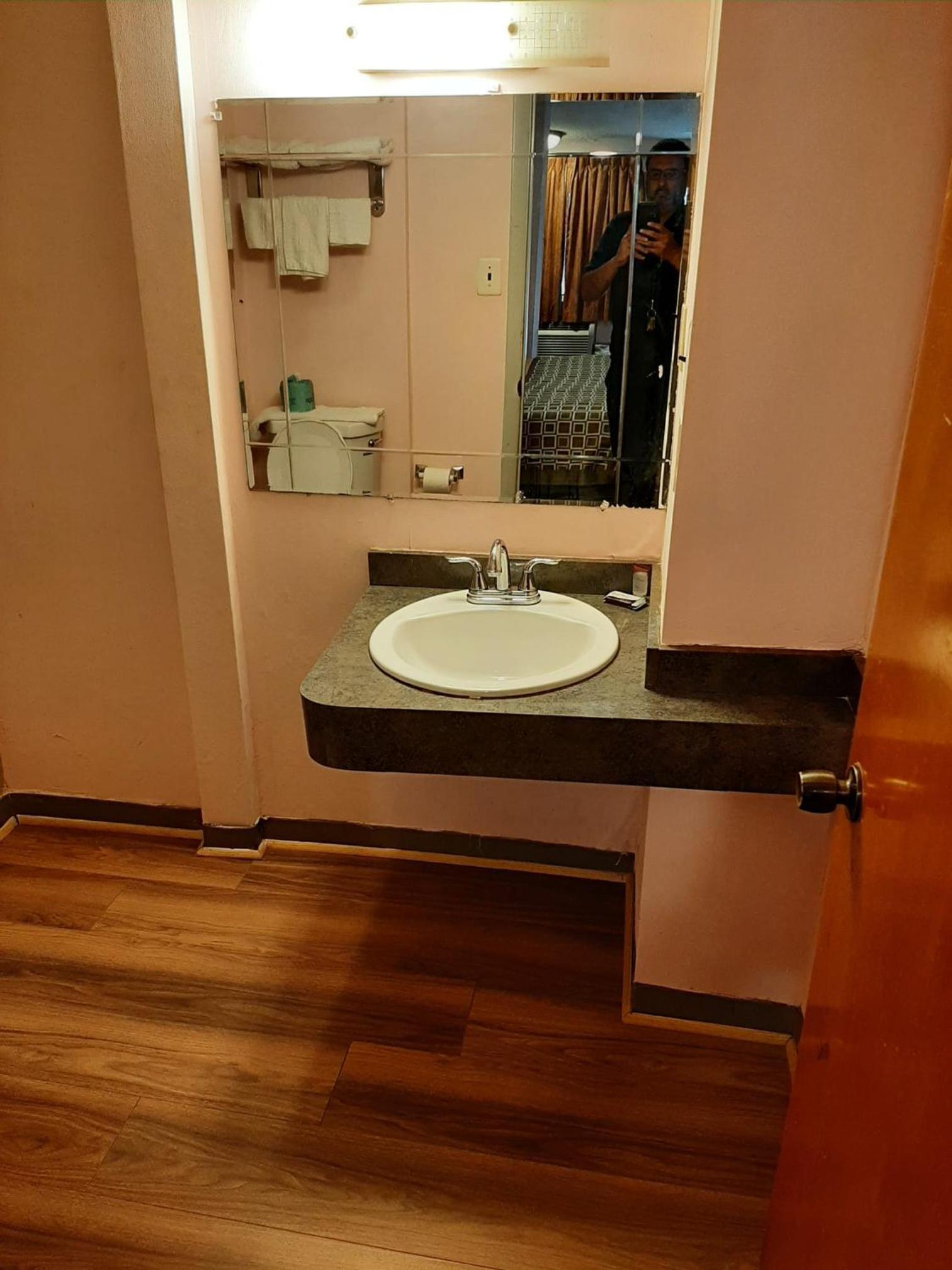 Travelers Lodge photo 51