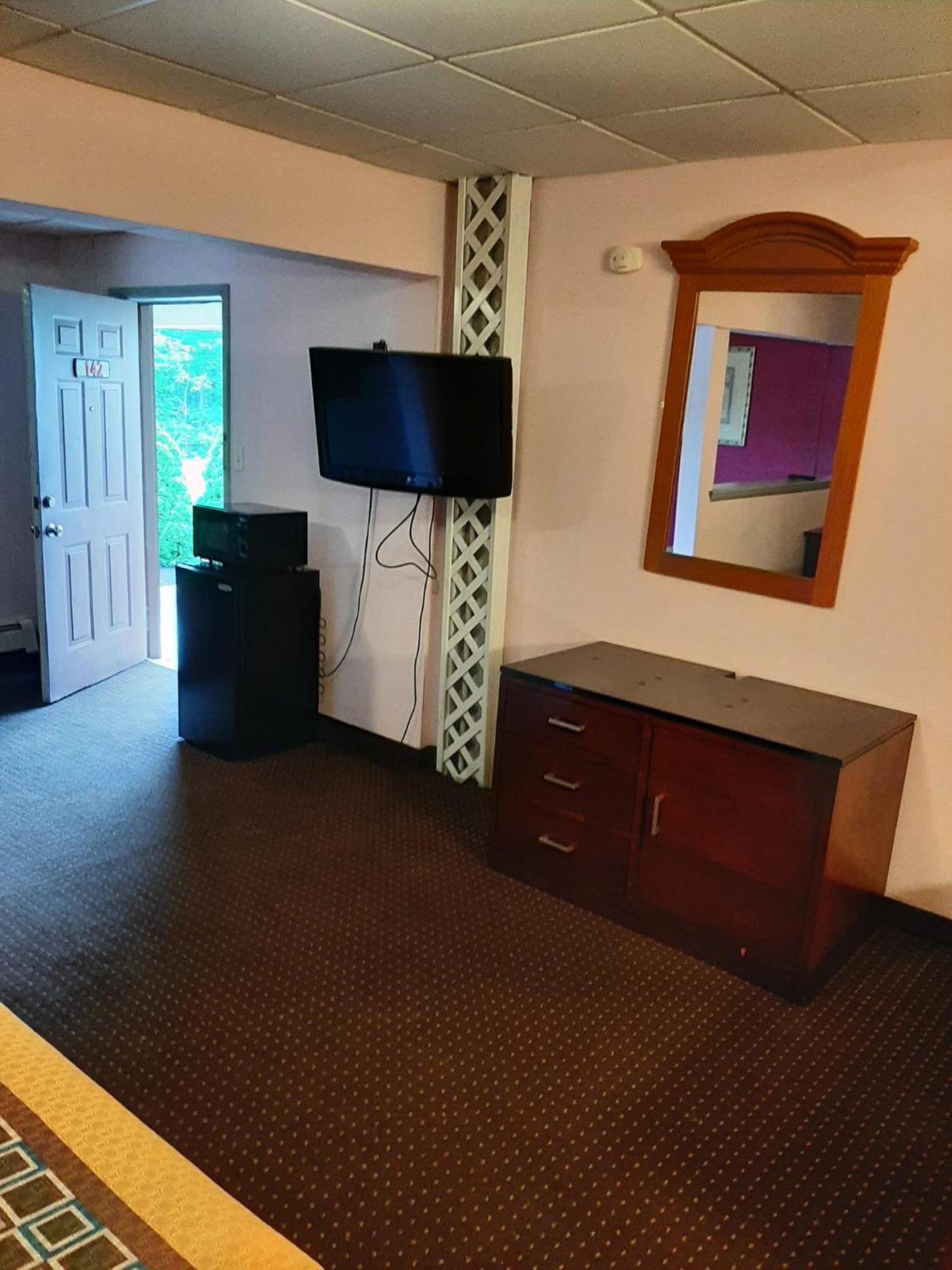 Travelers Lodge photo 53