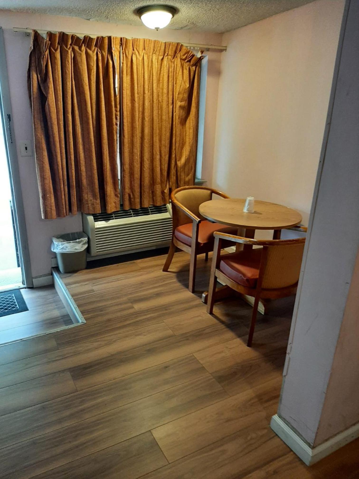 Travelers Lodge photo 37