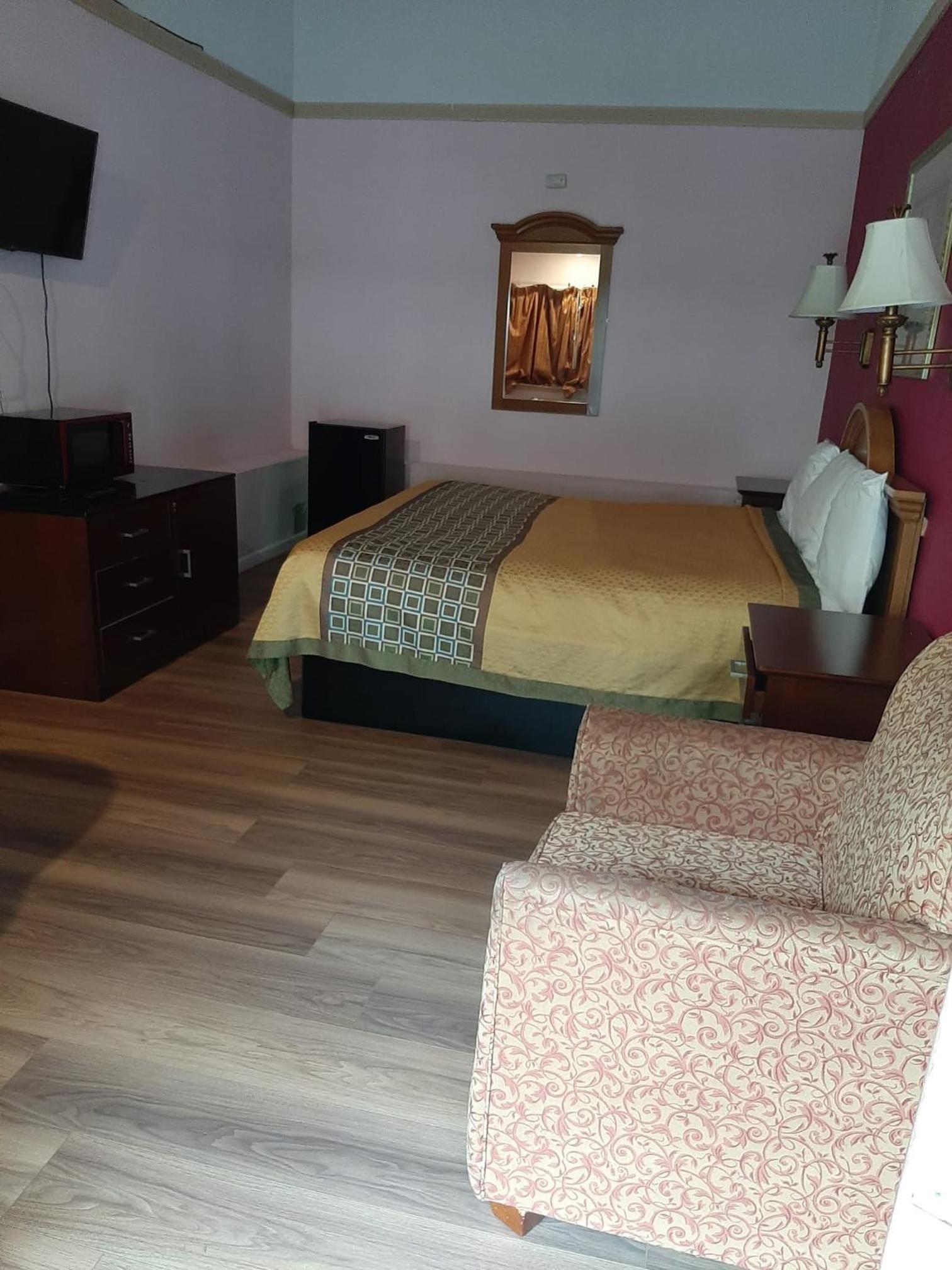 Travelers Lodge photo 35