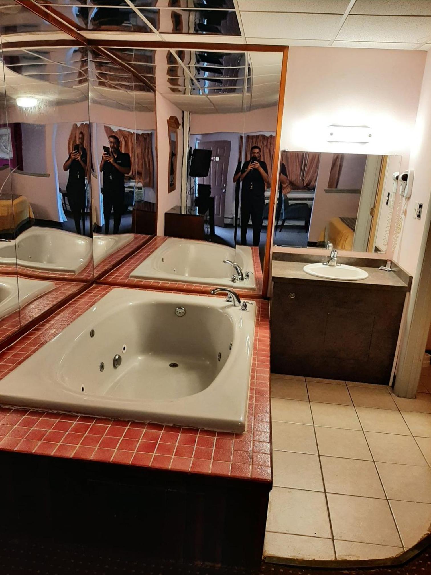 Travelers Lodge photo 25