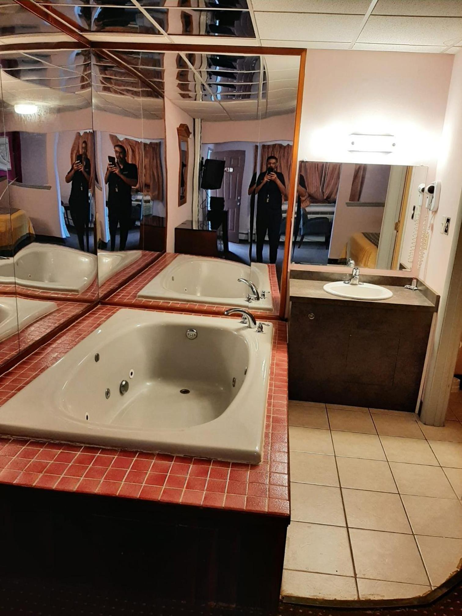 Travelers Lodge photo 50