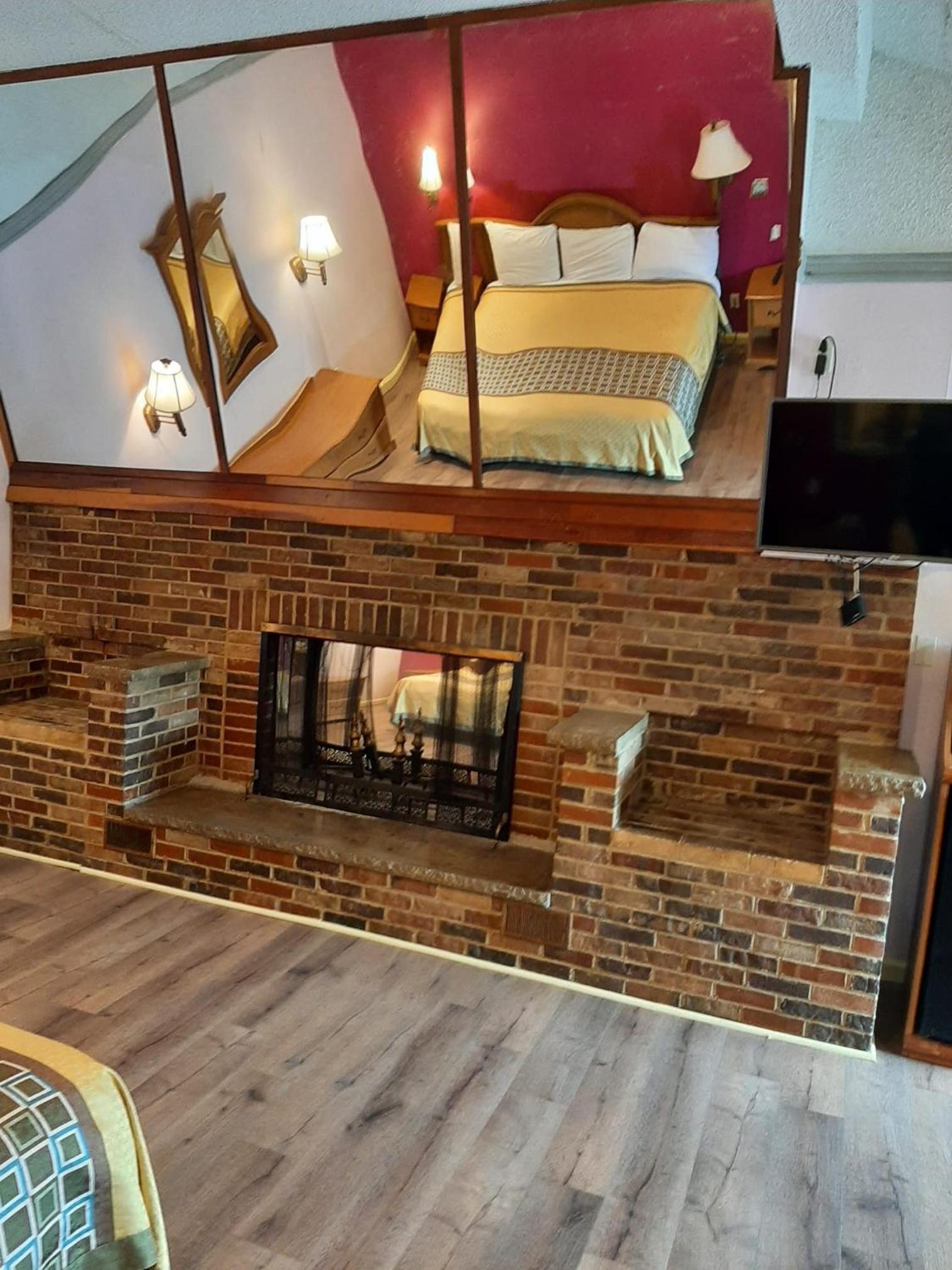 Travelers Lodge photo 19