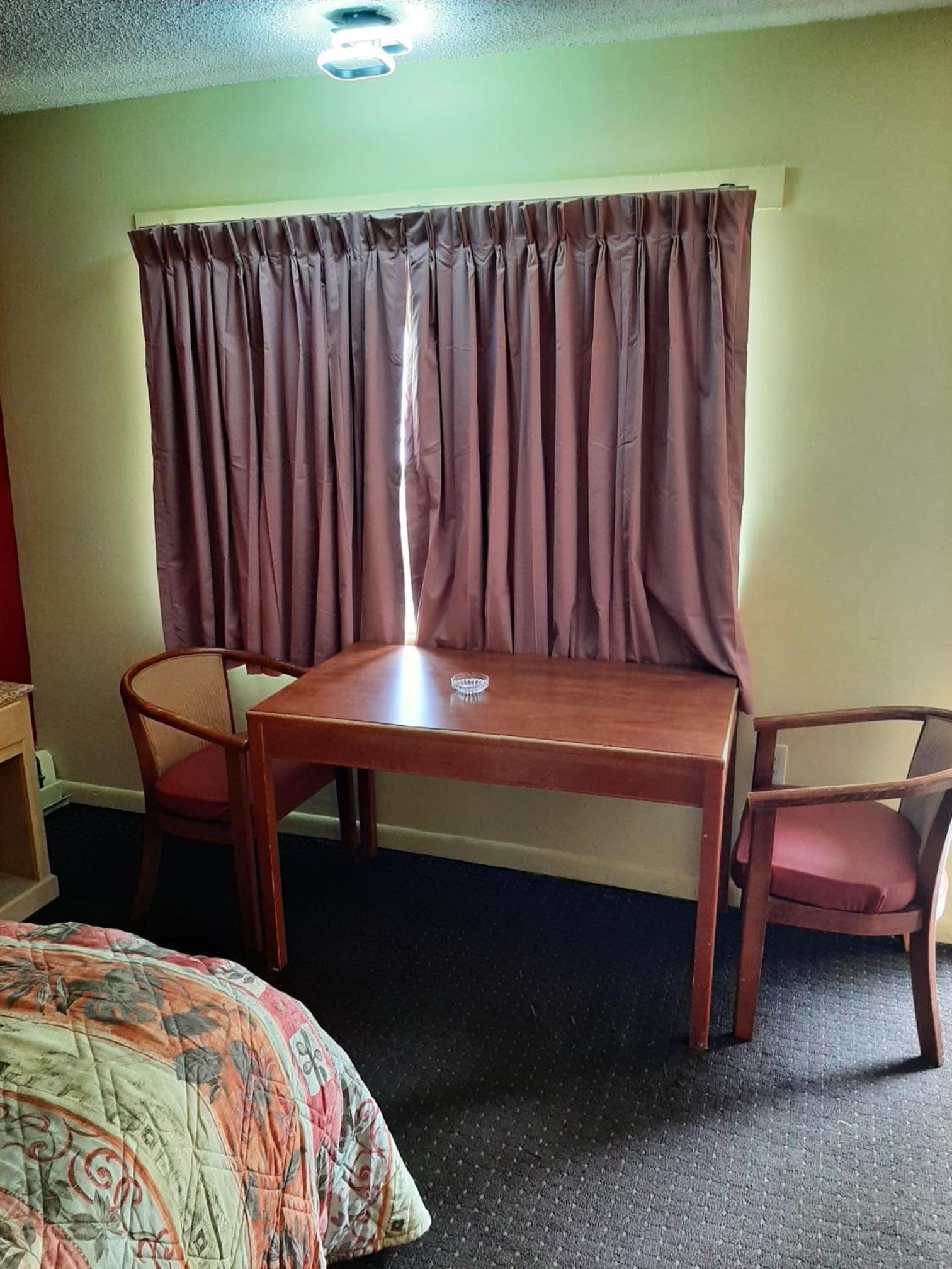 Travelers Lodge photo 39