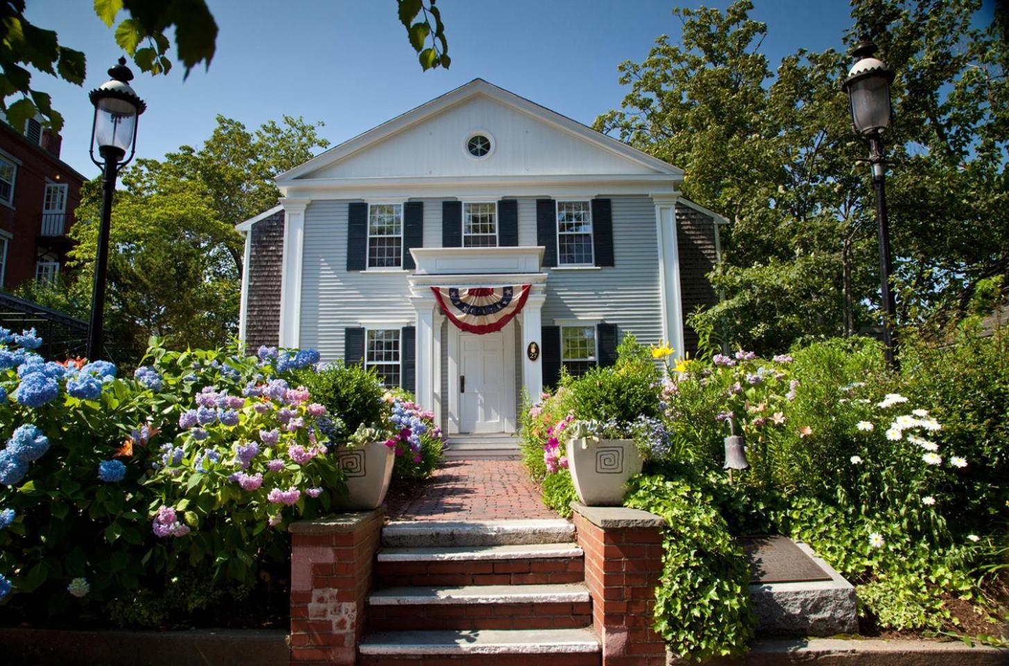 Jared Coffin House photo 21