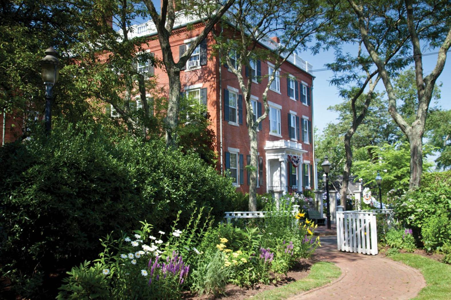 Jared Coffin House photo 22