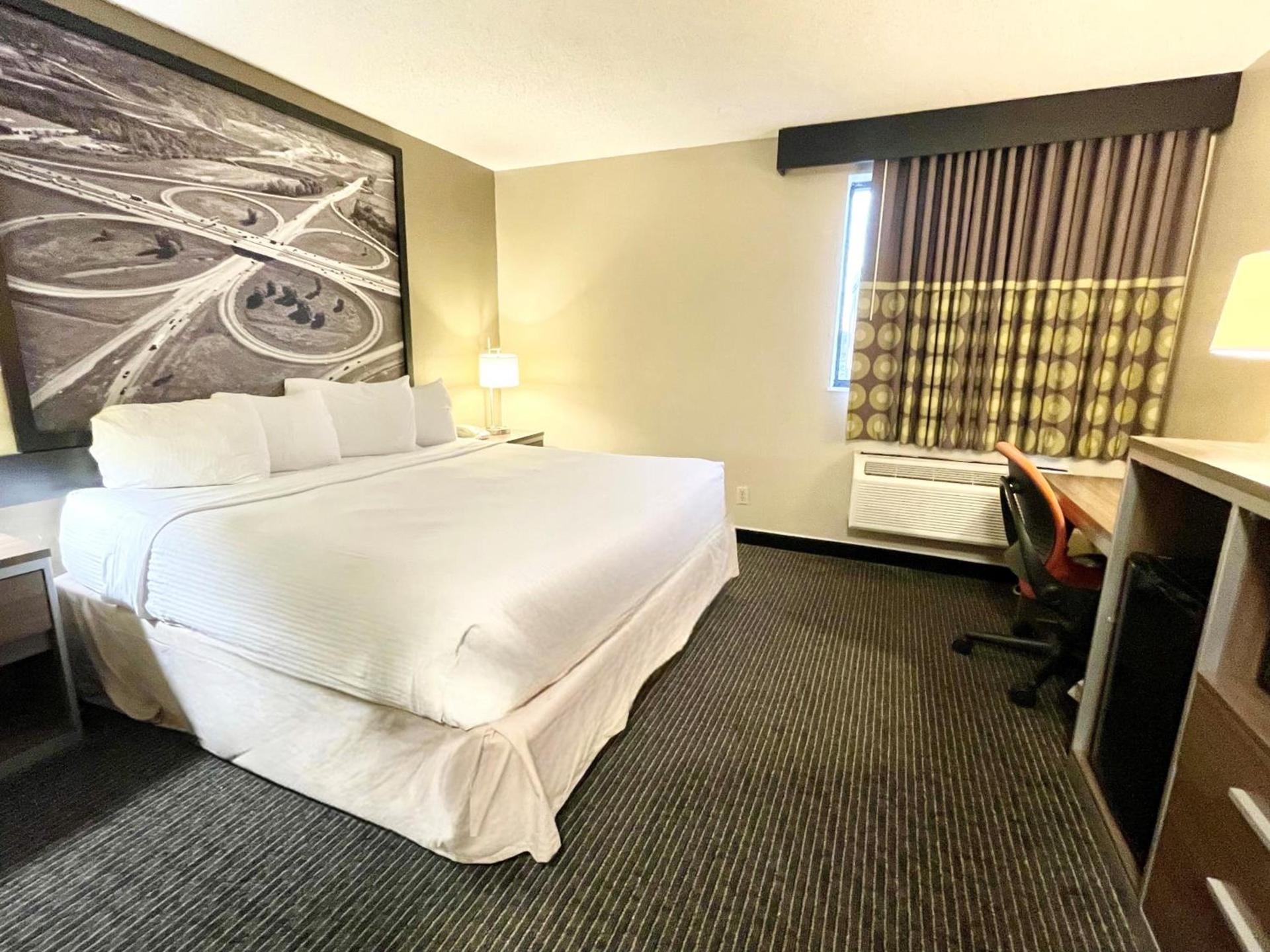 Super 8 by Wyndham St Charles photo 25