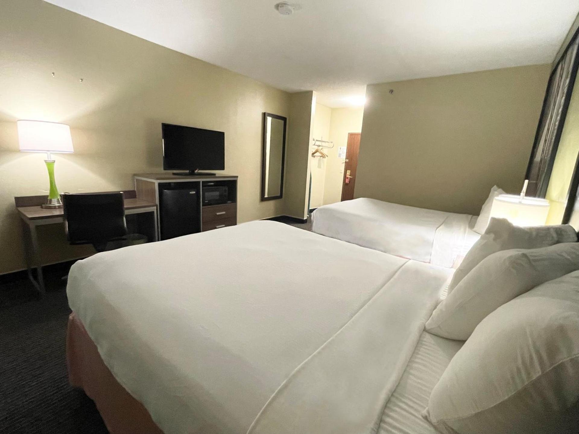 Super 8 by Wyndham St Charles photo 30