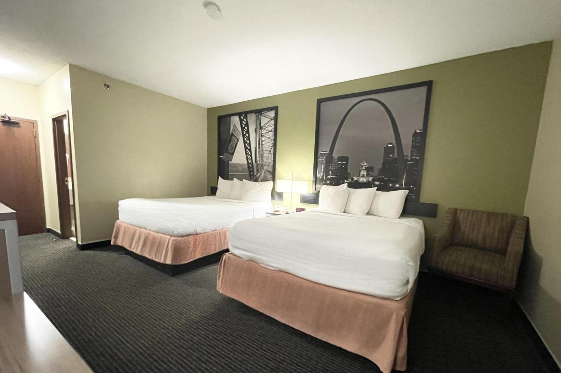 Super 8 by Wyndham St Charles photo 31