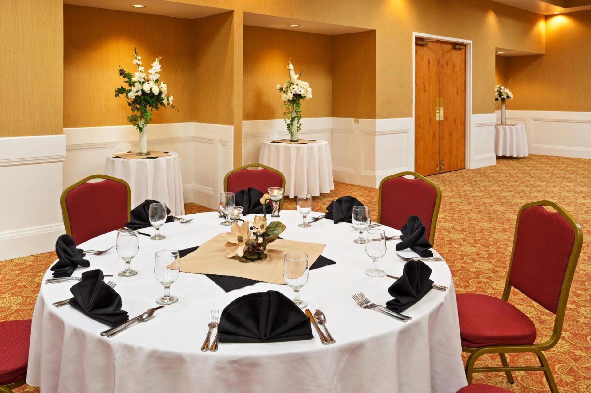 Holiday Inn Johnson City by IHG photo 41
