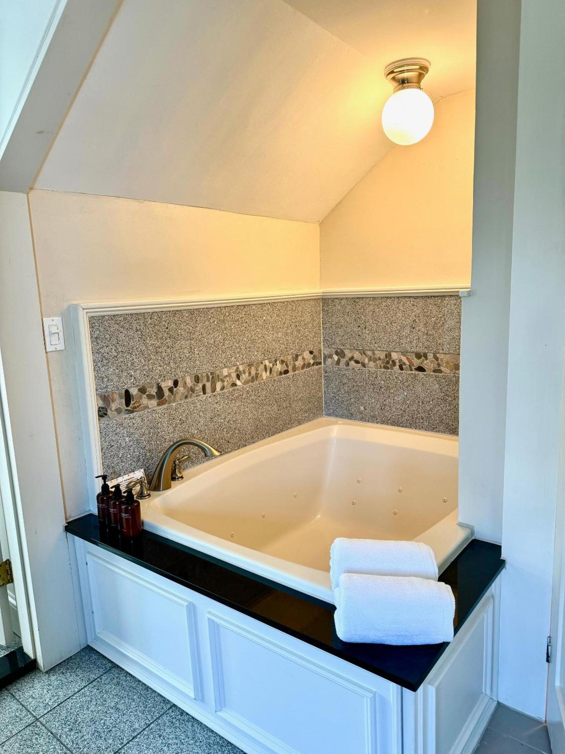 Hideaway Inn Maine photo 31