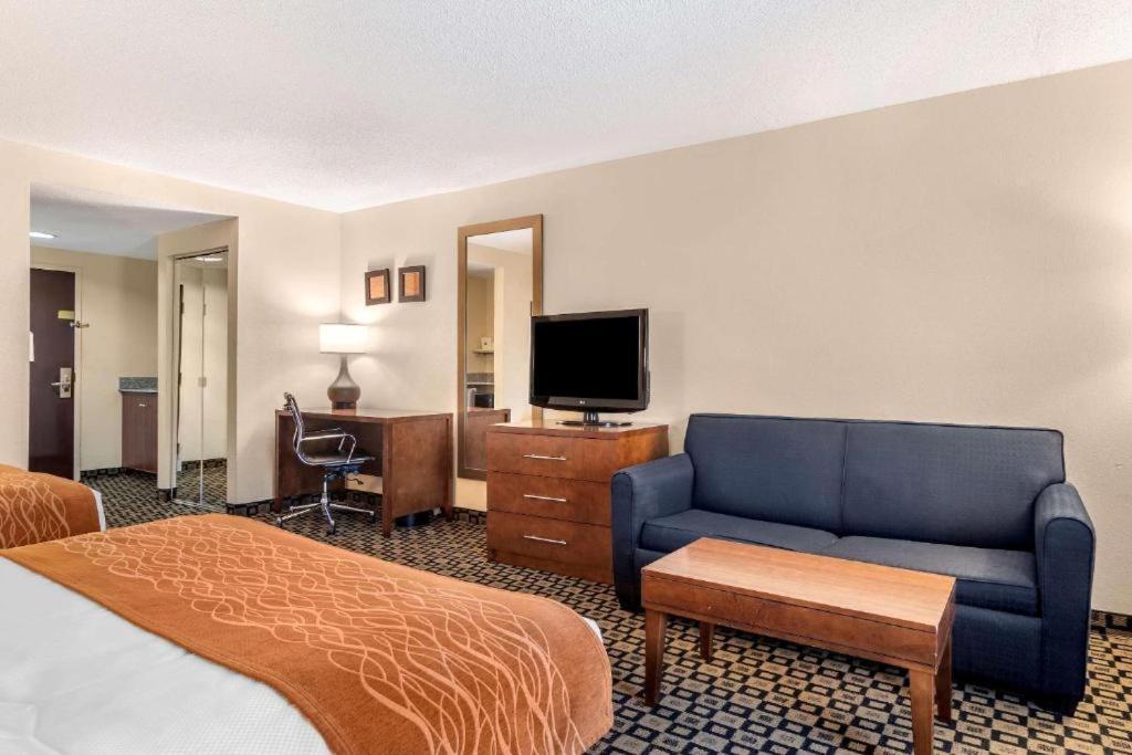 Comfort Inn & Suites Athens North photo 38