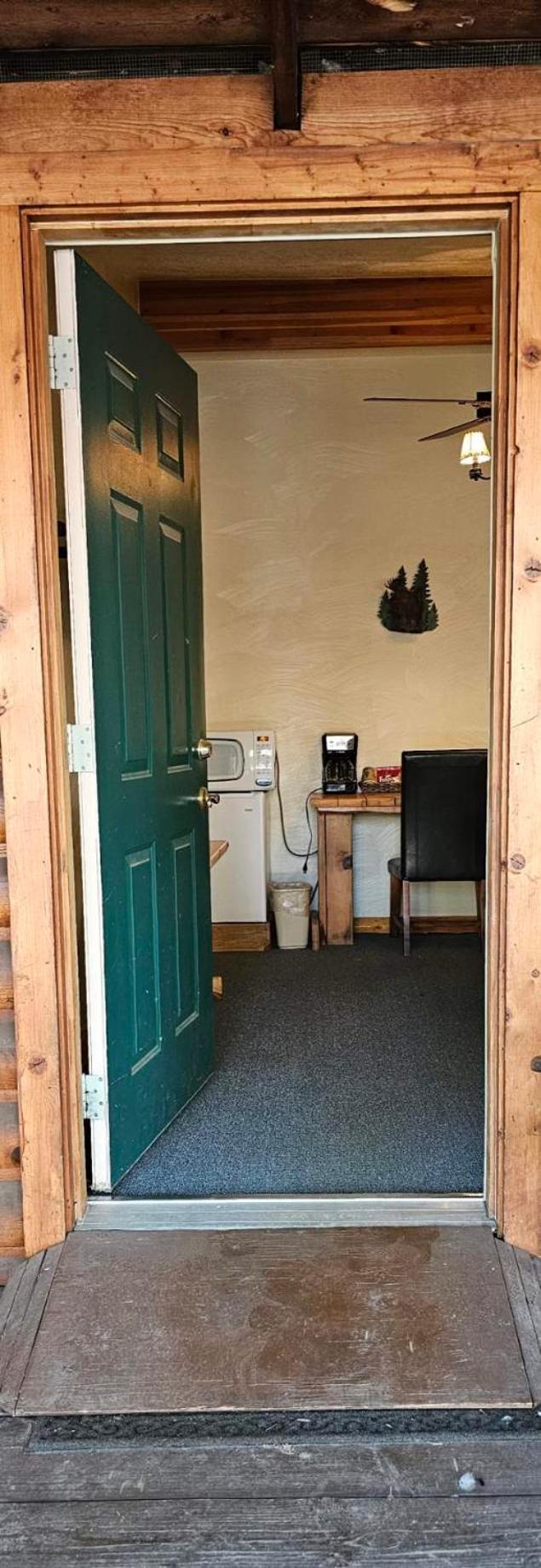 Nine Pines Motel photo 33