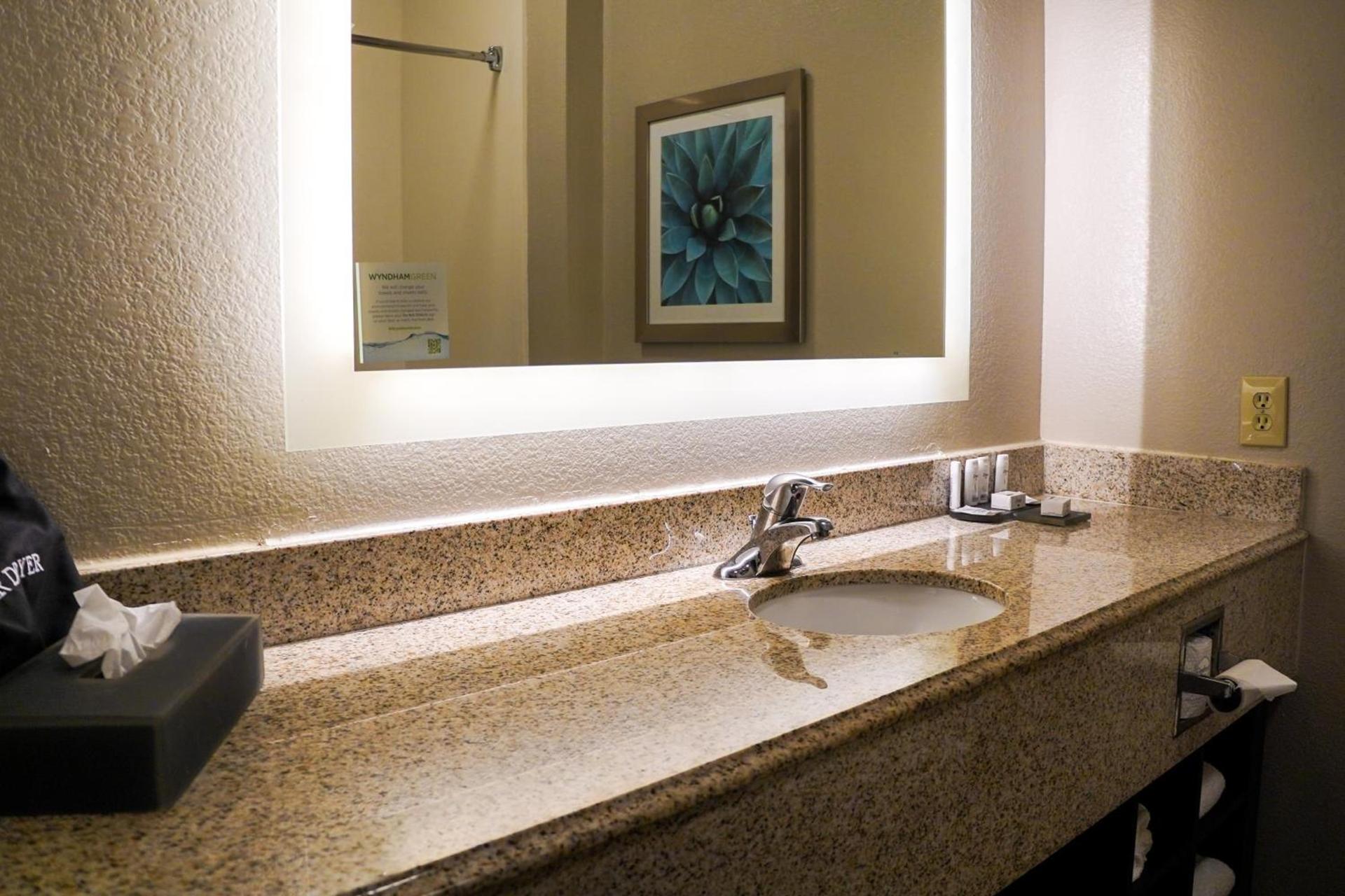 La Quinta by Wyndham Phoenix I-10 West photo 28