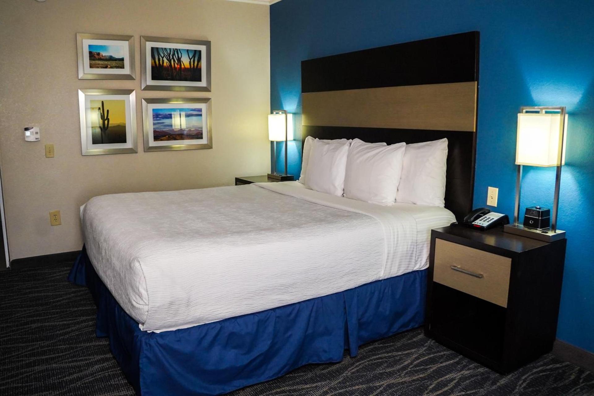 La Quinta by Wyndham Phoenix I-10 West photo 30