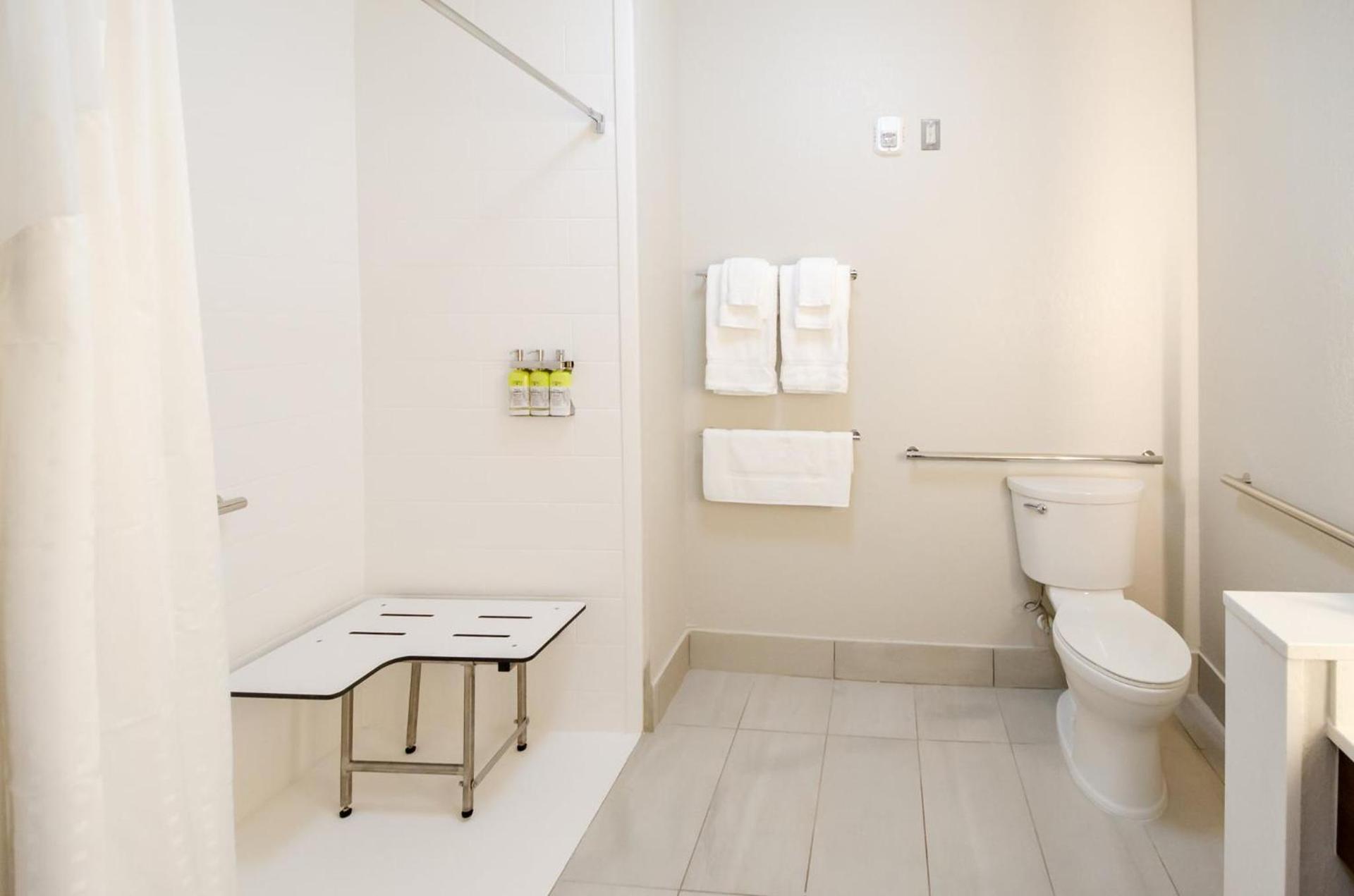 Holiday Inn Express & Suites Taylor by IHG photo 57