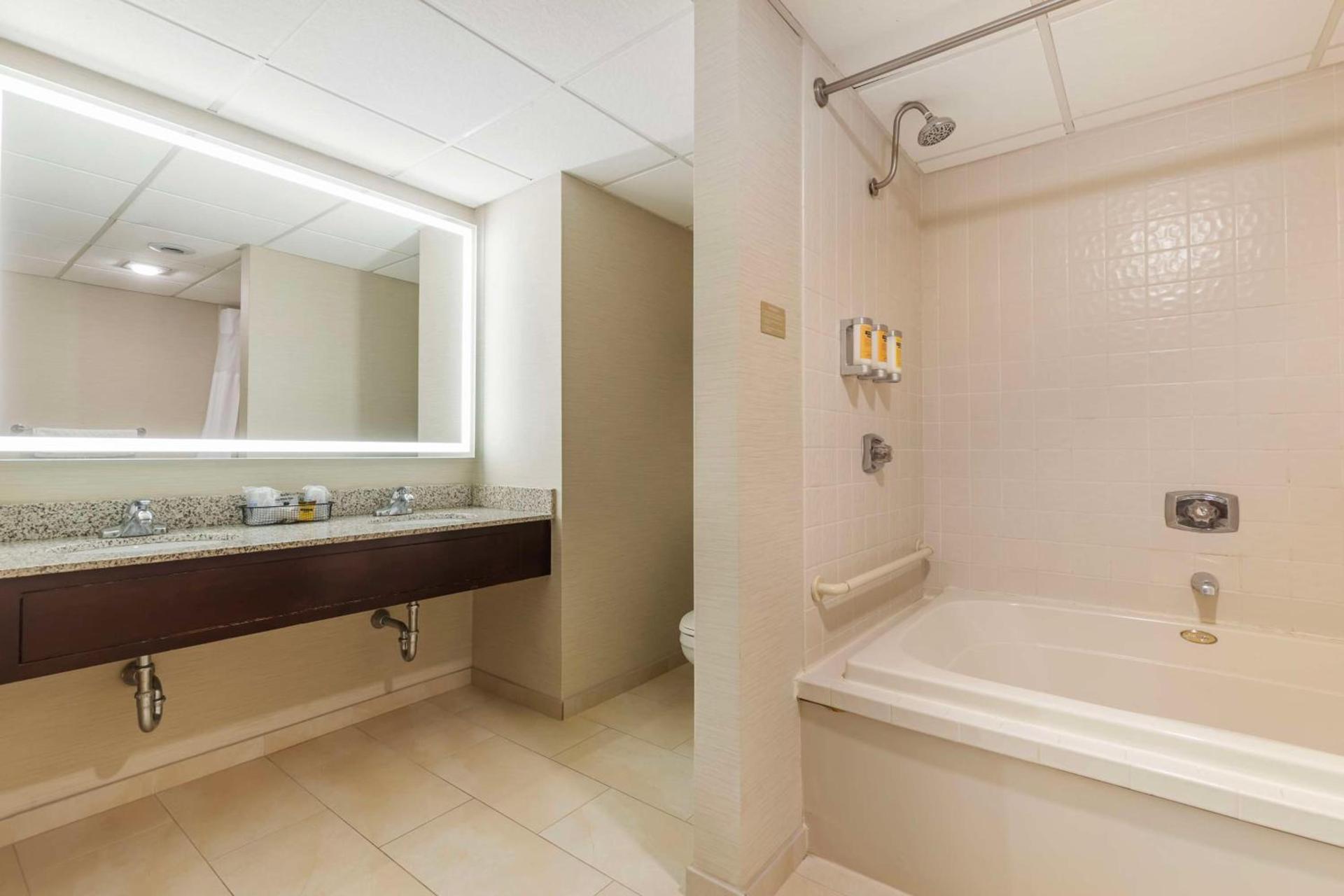 Best Western Plus Steeplegate Inn photo 47